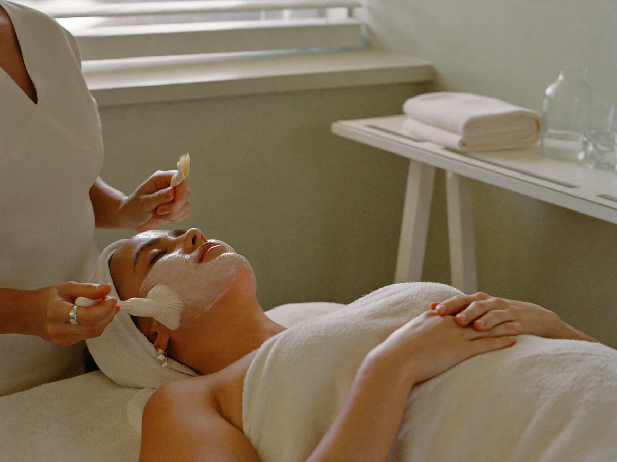 Customized hydrating facial treatment in a calm private room
